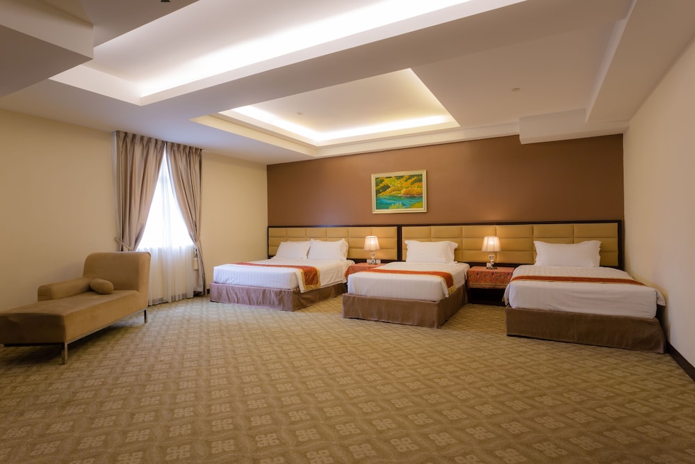 HALLMARK CROWN HOTEL 22/59