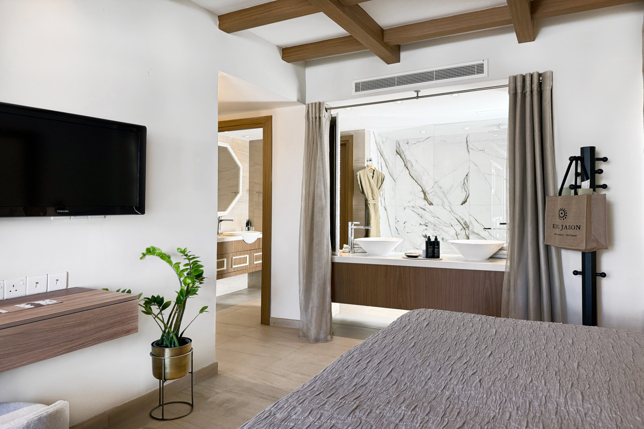 King Jason Paphos - Designed for Adults 5/10