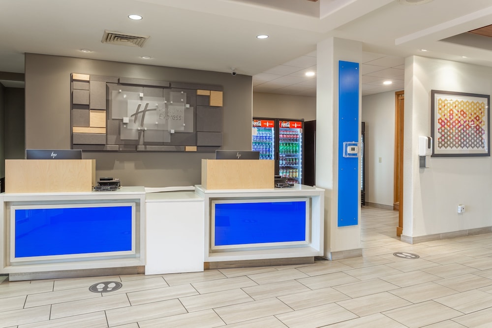 Holiday Inn Express Rockford Loves Park 8/65