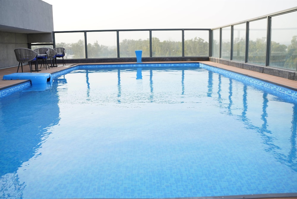 Ramada Plaza by Wyndham Chandigarh Zirakpur 30/58