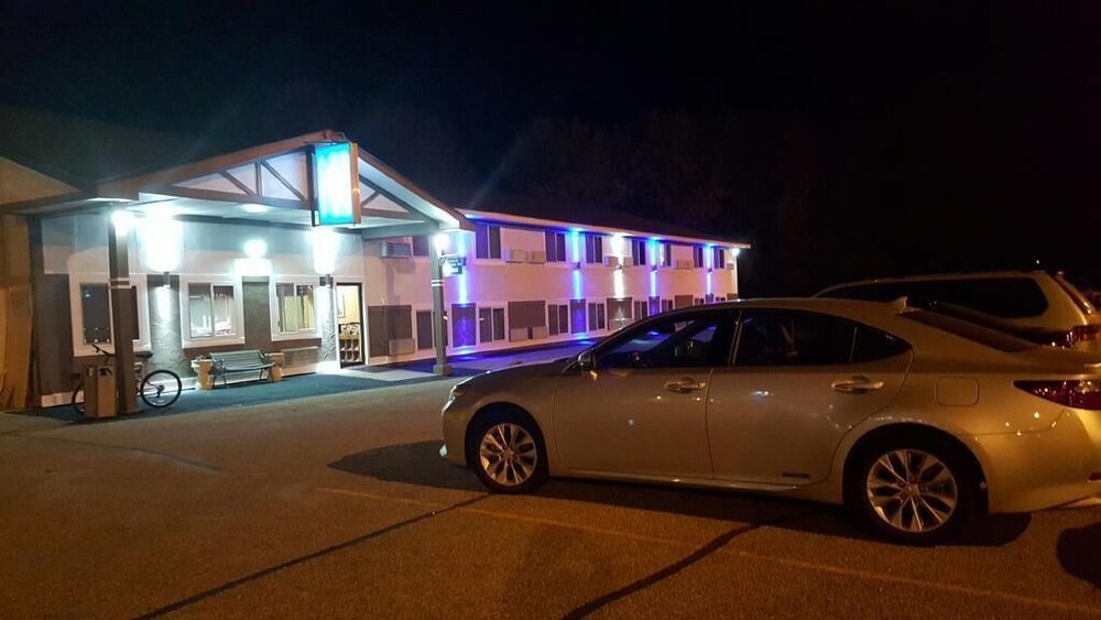 Faribault Hometown Inn & Suites 2/41