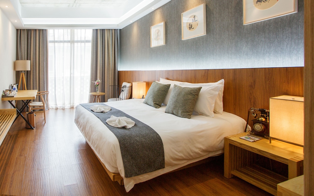 LUXURY, DOUBLE BED