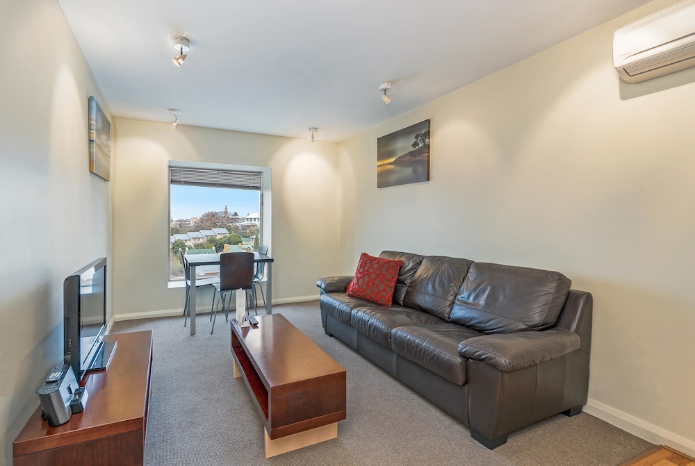 Mantra One Sandy Bay Road Hobart 41/64
