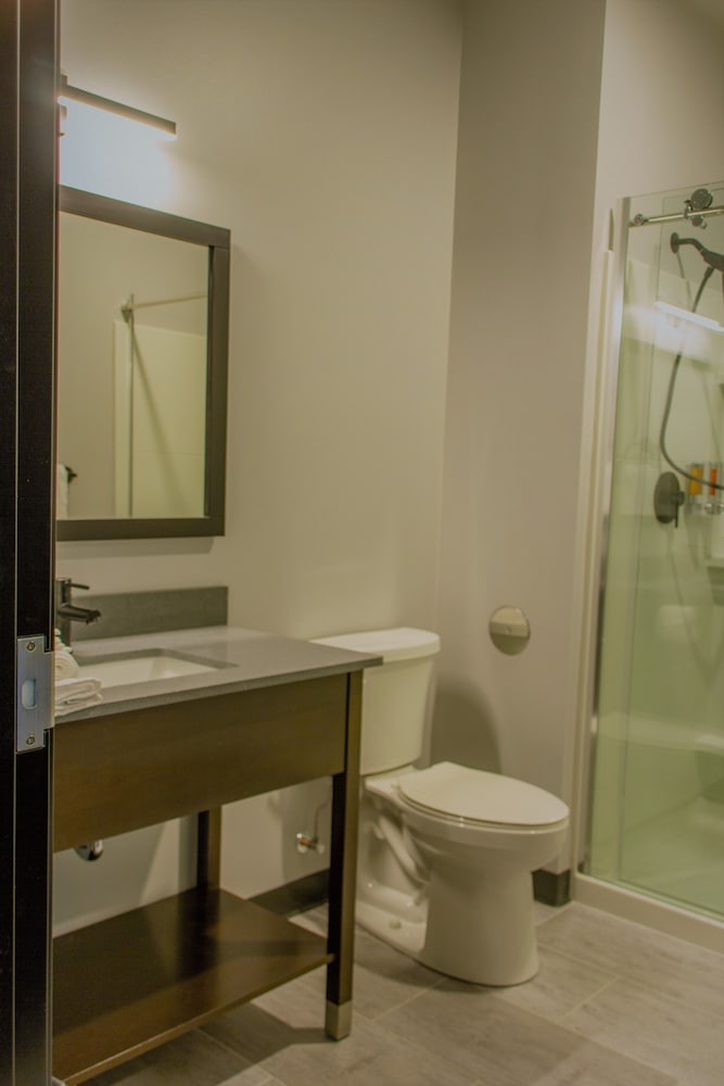 Watershed Hotel 42/48