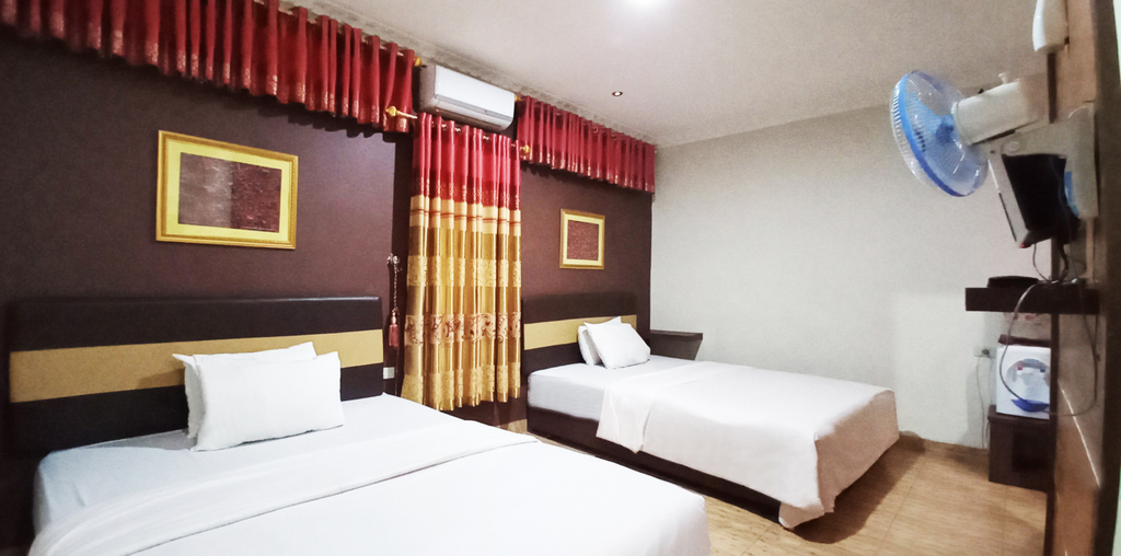 Family, Twin Beds