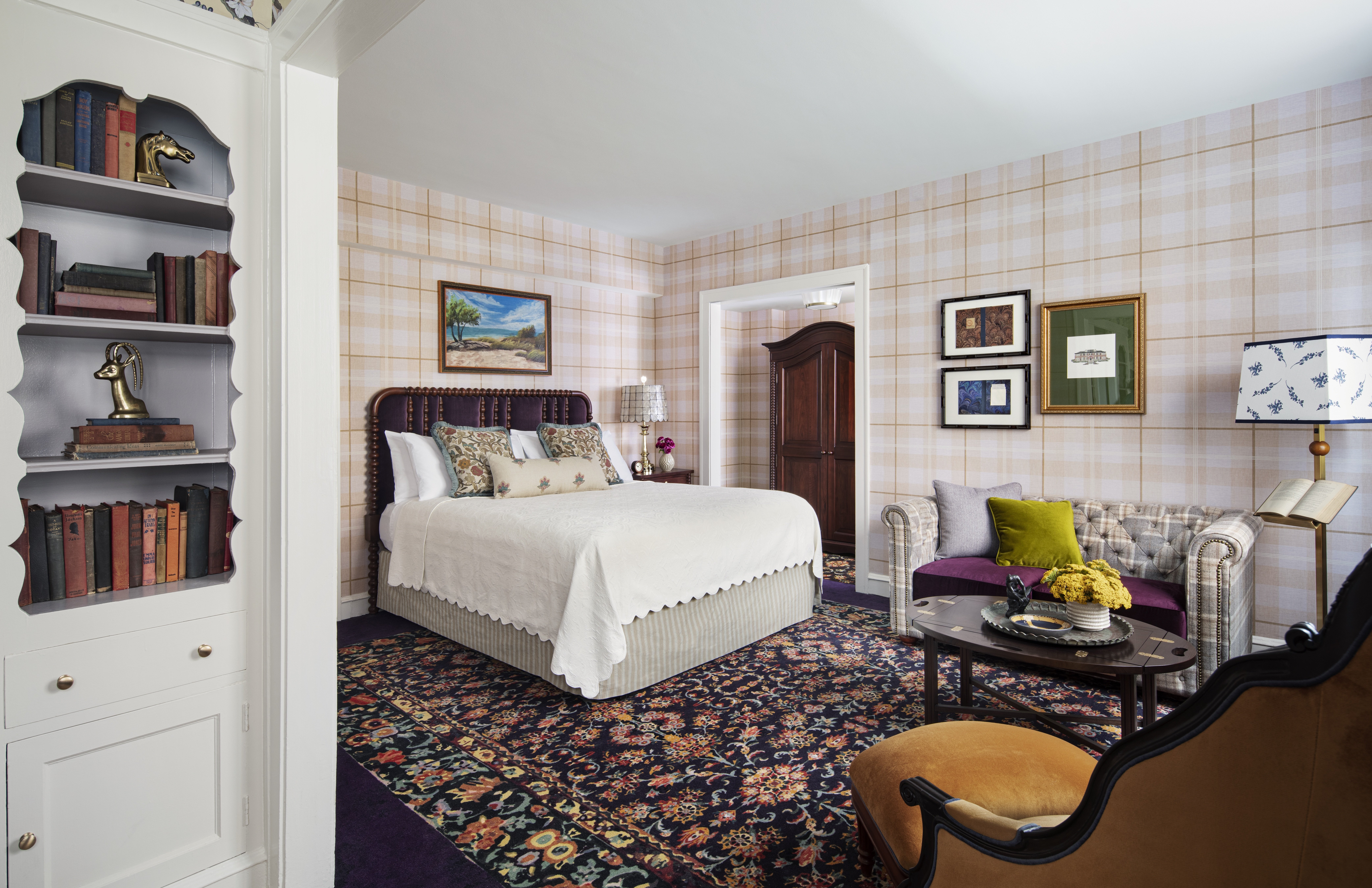 Graduate, Deluxe, King Bed