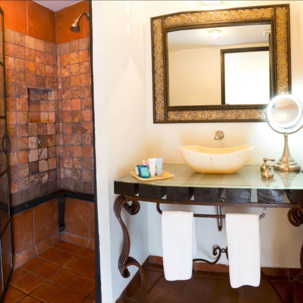 Herencia Hotel By Hosting House 47/50