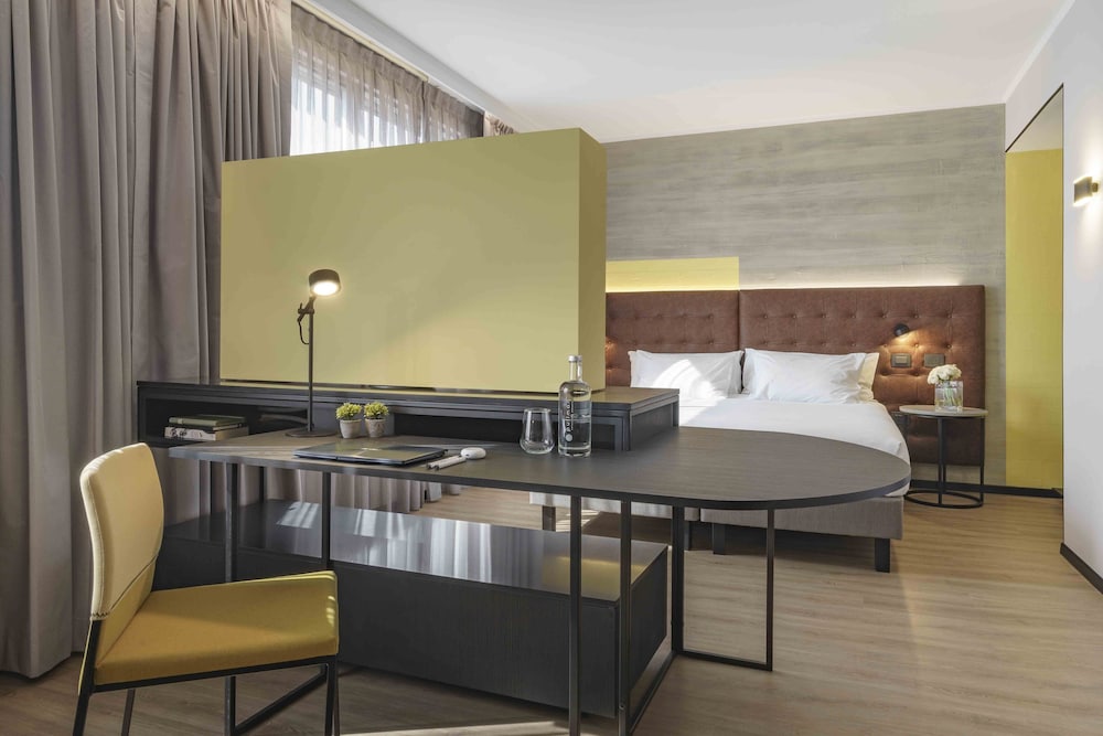 Pullman Santiago El Bosque 10/49