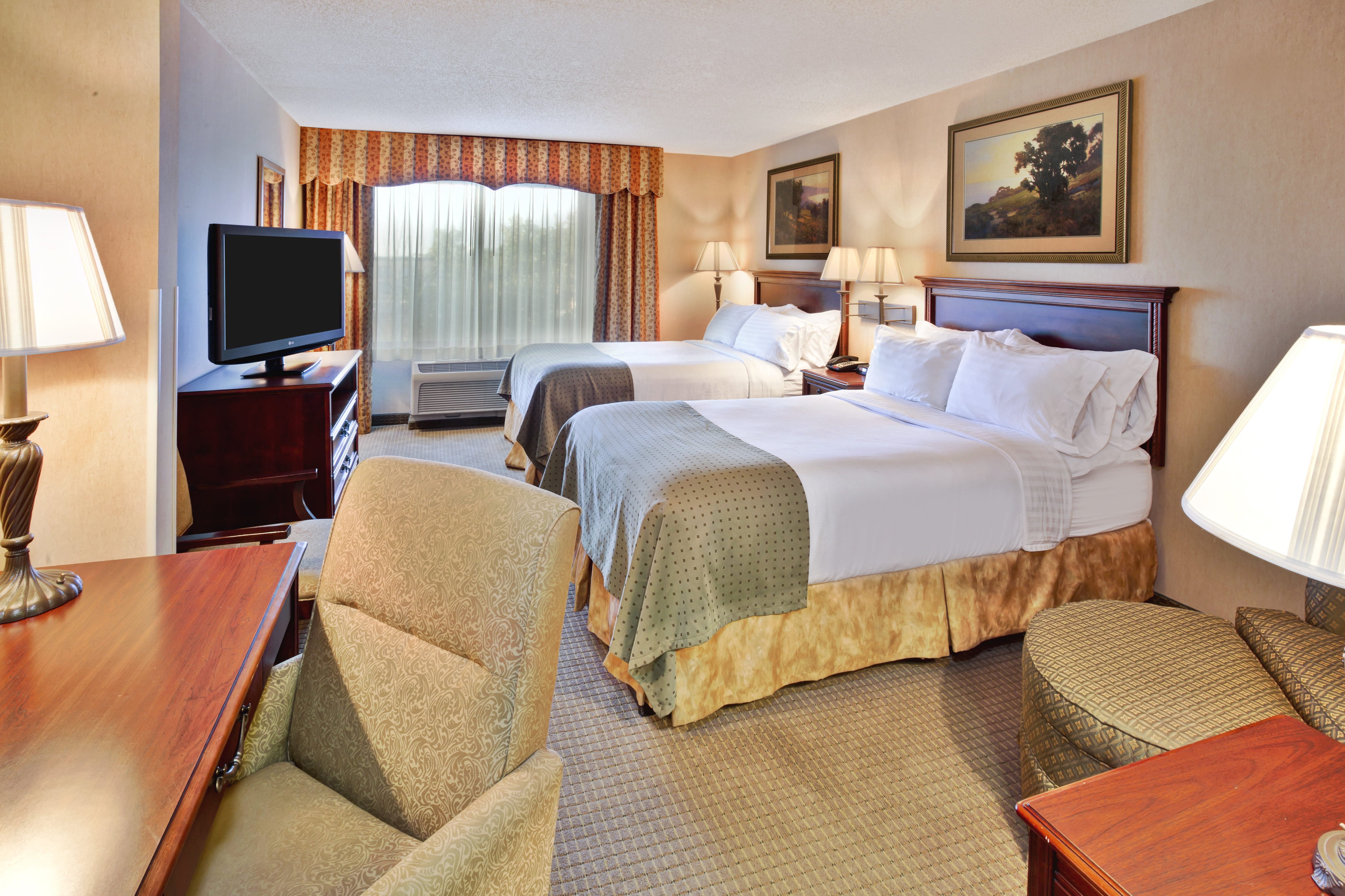 Holiday Inn Hotel Suites Ann Arbor Univ Michigan 70/73
