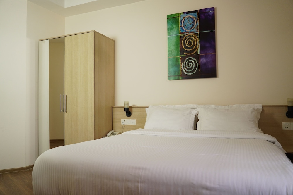 STANDARD, KING BED