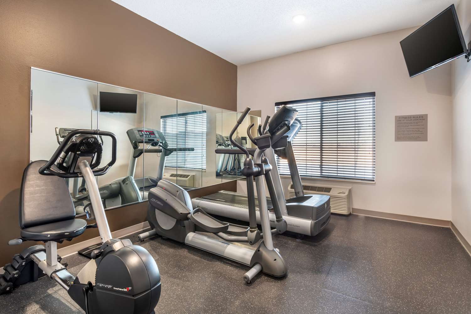 Country Inn & Suites by Radisson, Watertown, SD 11/21