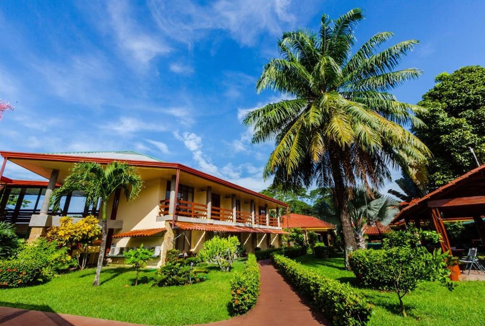 Amapola Resort 49/56