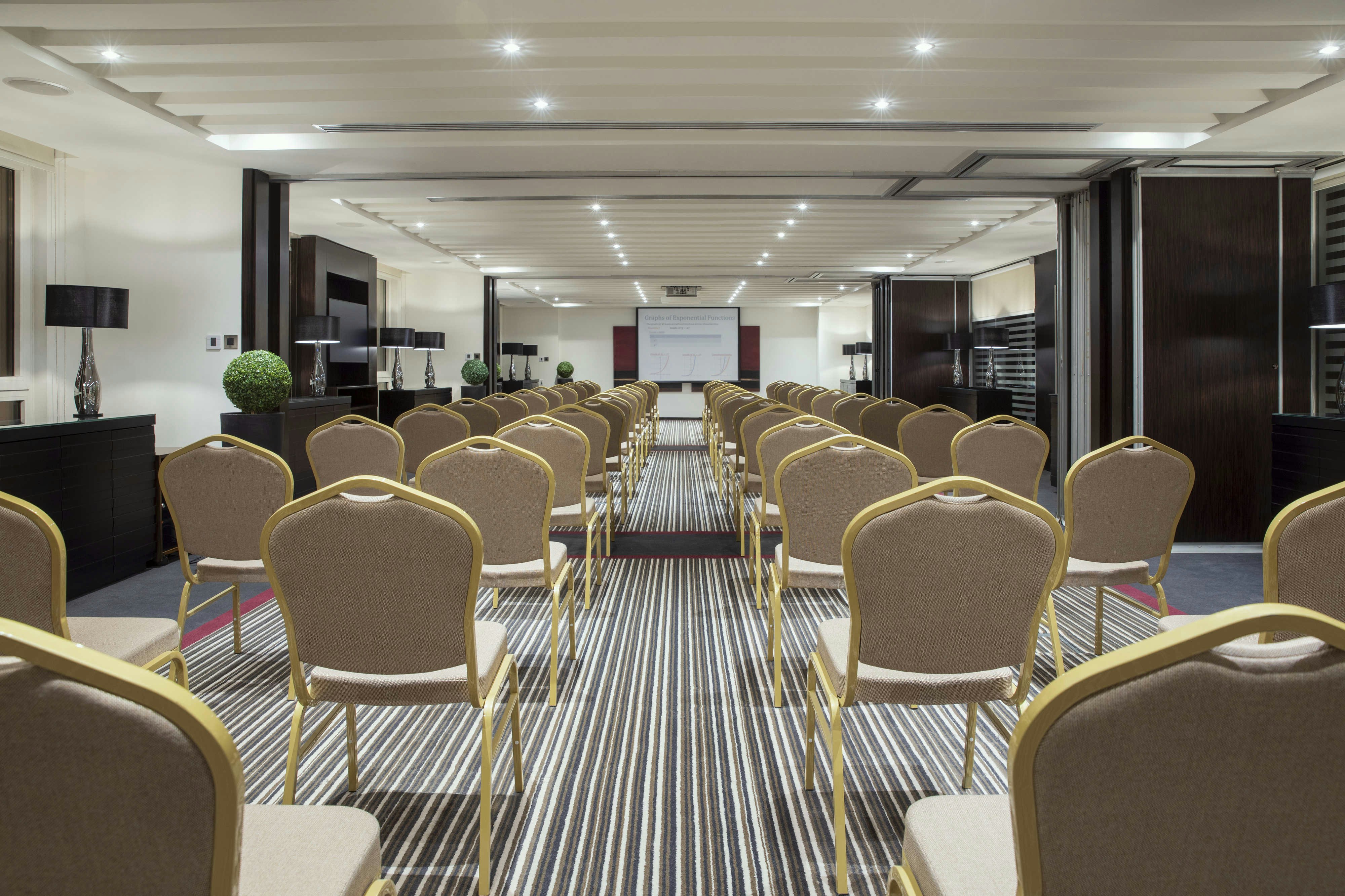 سنترو عليا من روتانا(Centro Olaya By Rotana) 42/50