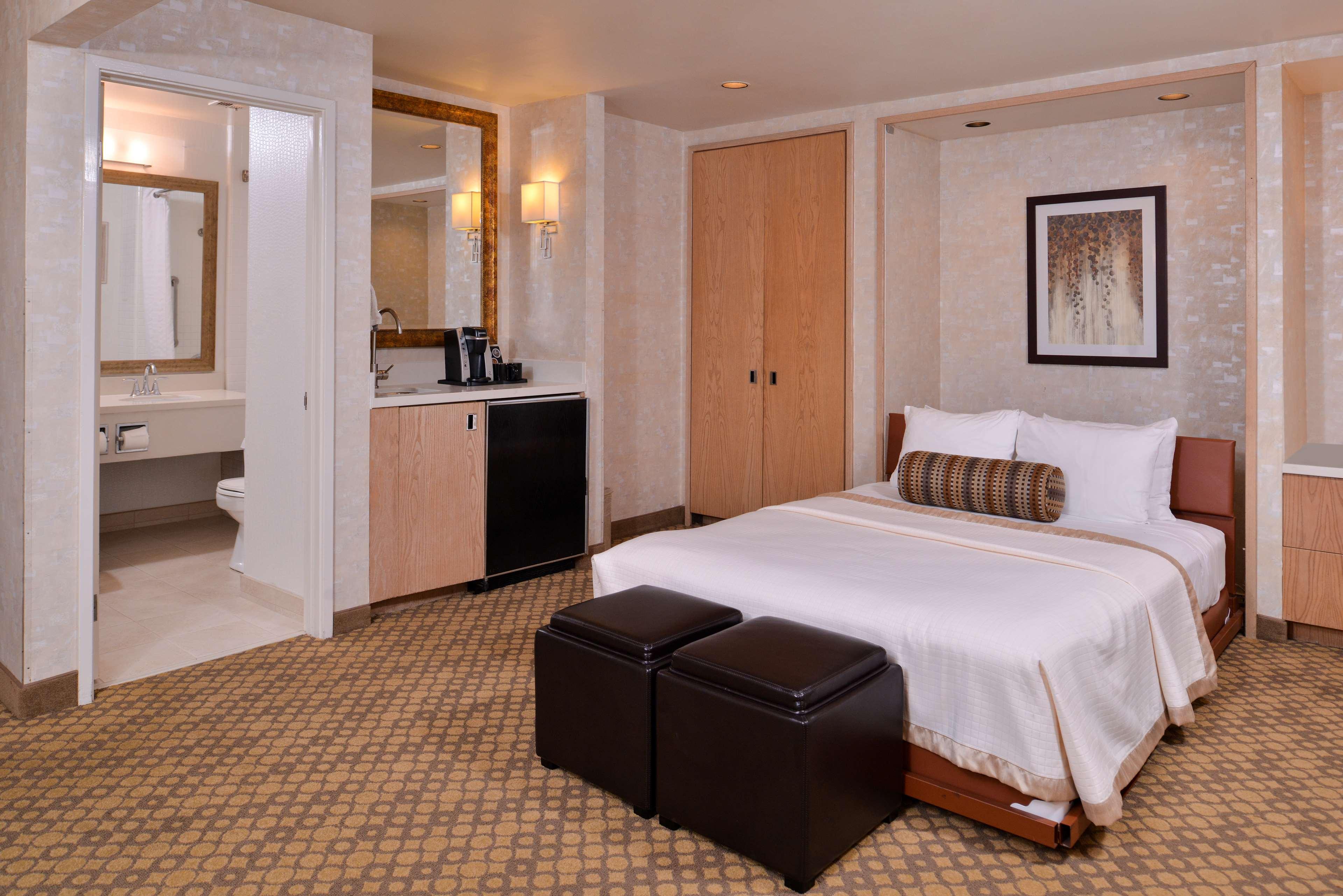 Room, Queen Bed