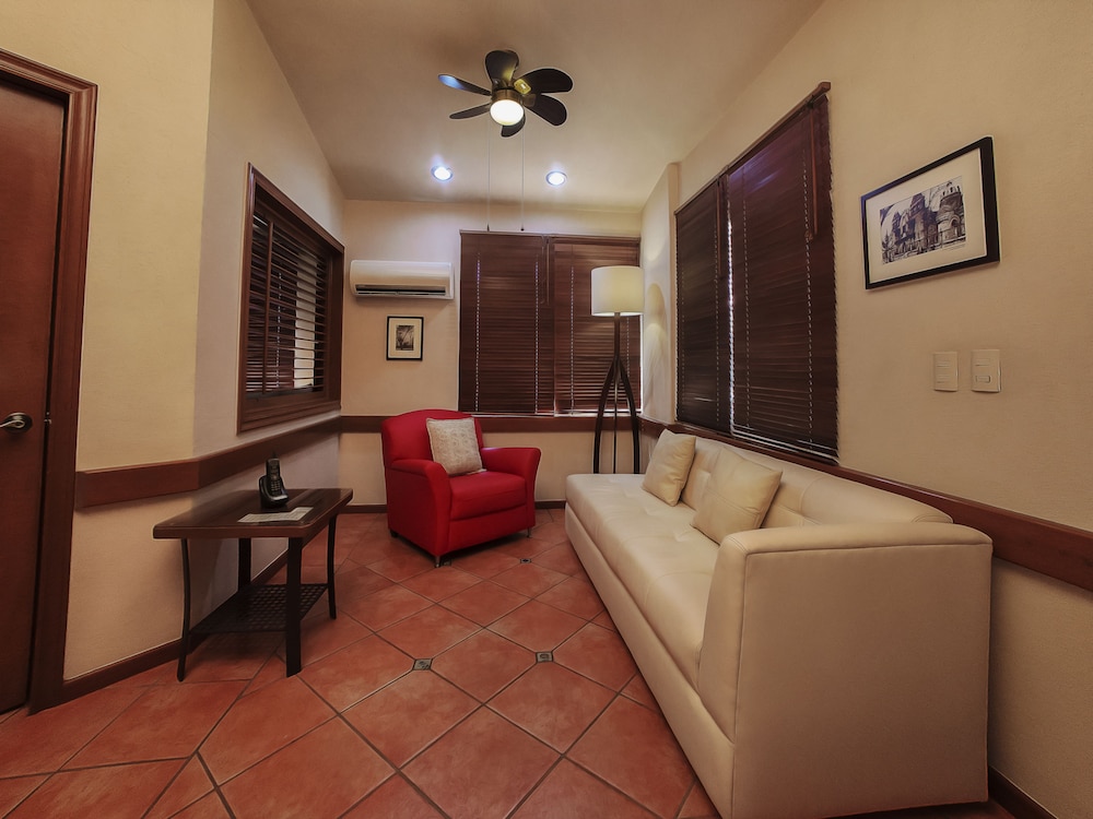 Alcazar Suites 14/30