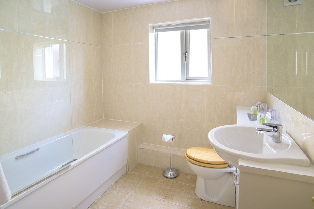 Newby Bridge Hotel 59/60