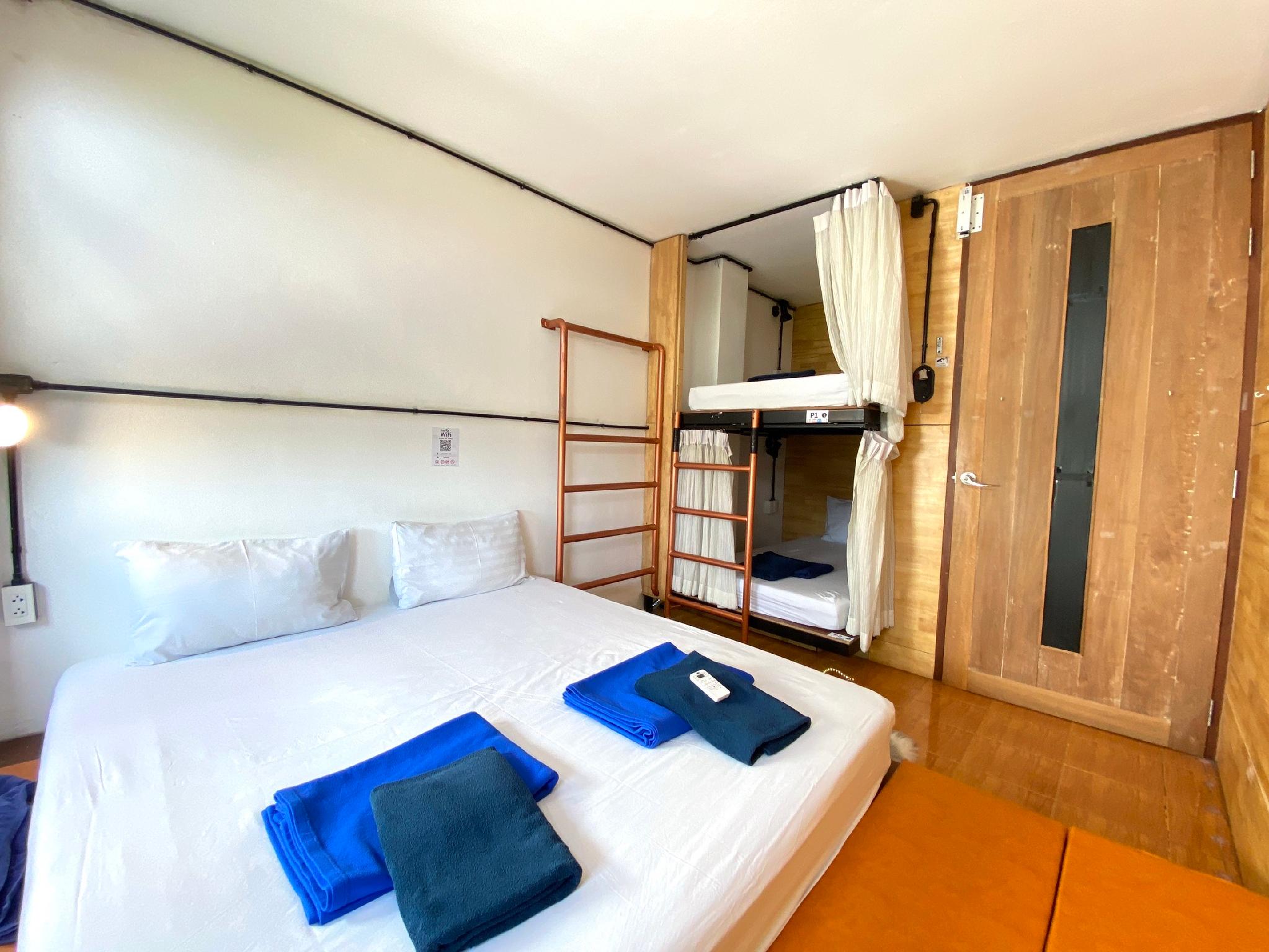 Private, Mixed Dorm, 4 Beds