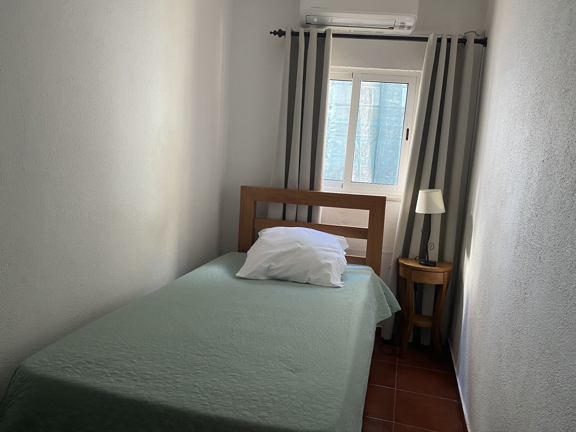 ECONOMY, SINGLE, SINGLE BED