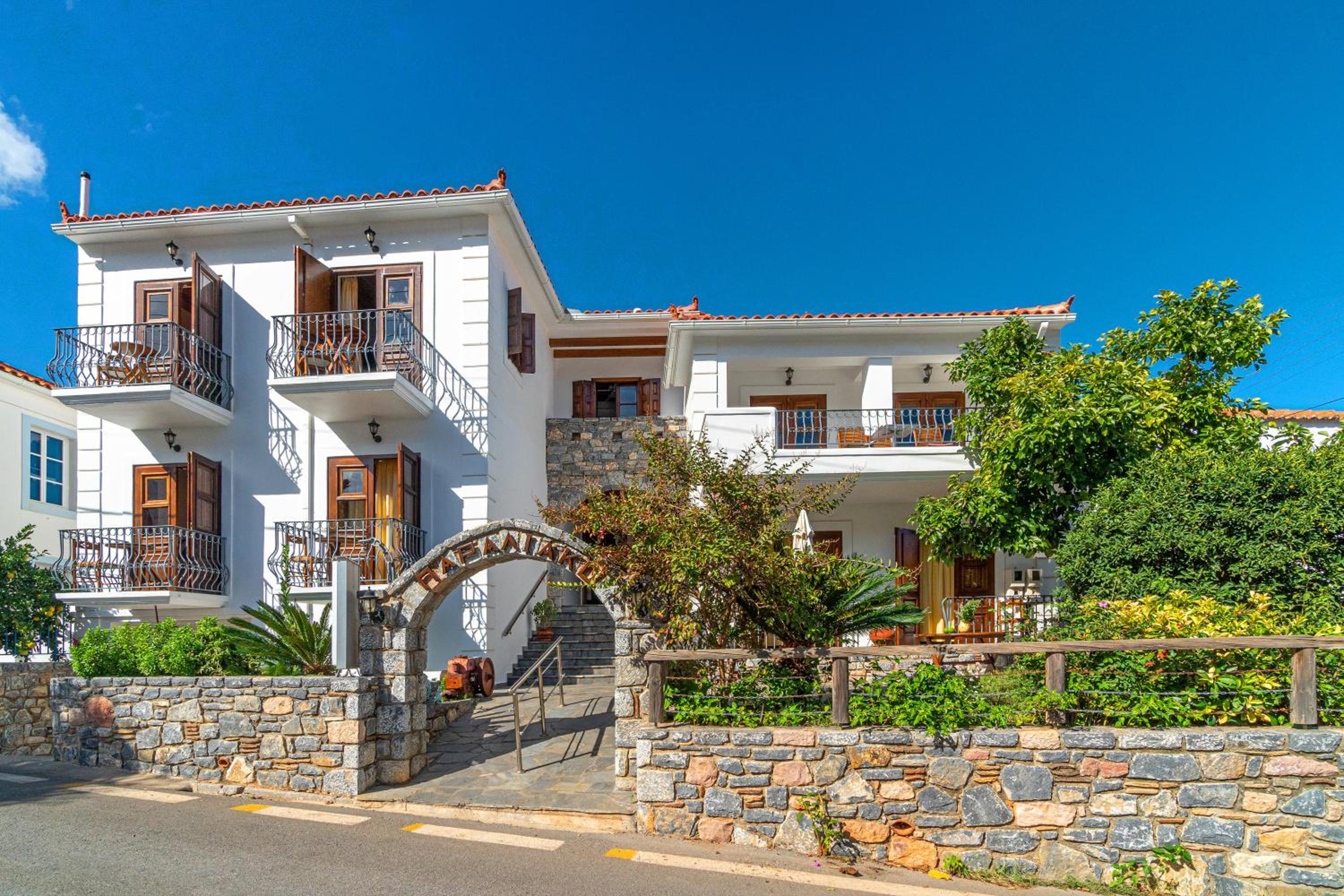 Paraliako Hotel 6/50