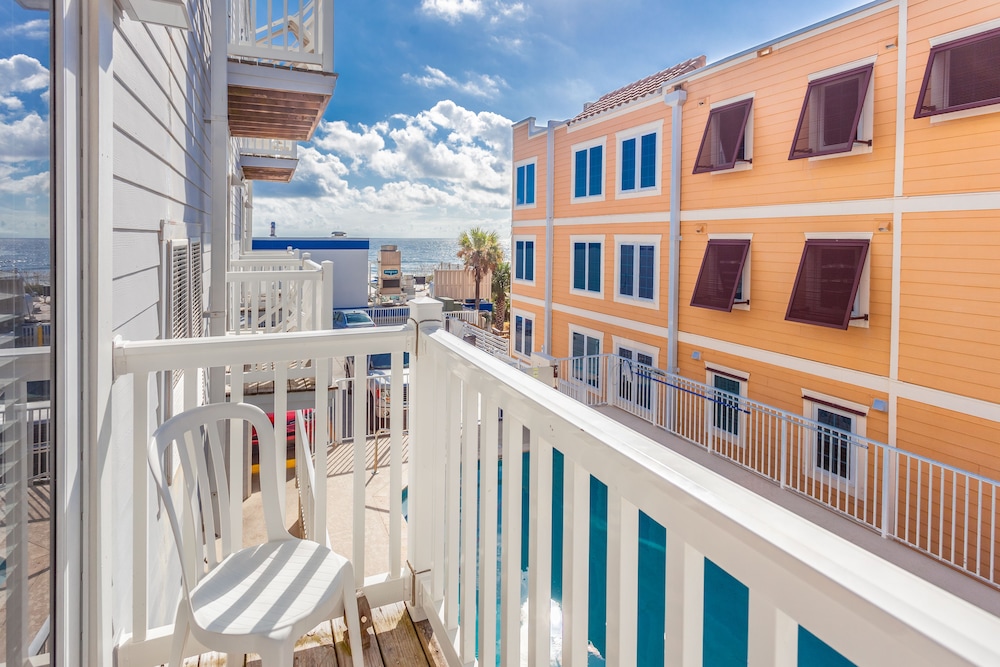 Seaside Amelia Inn 3/64