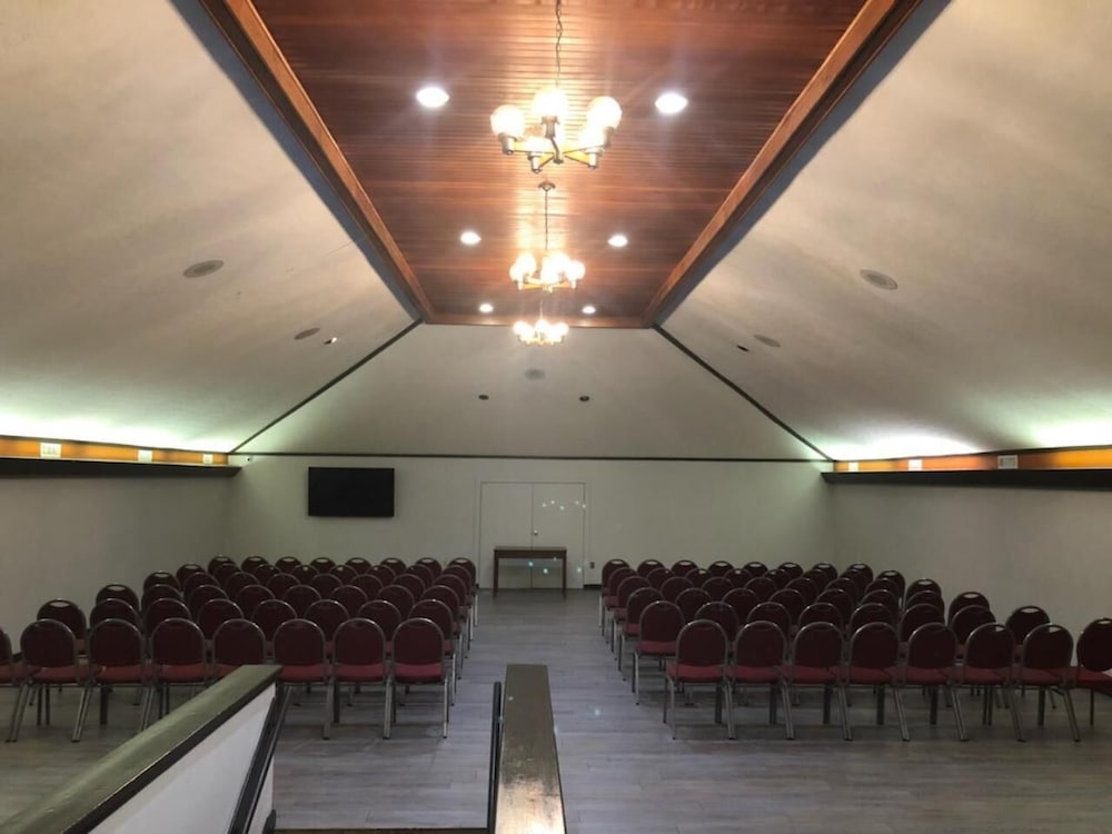 Springfield Inn TN 37/37