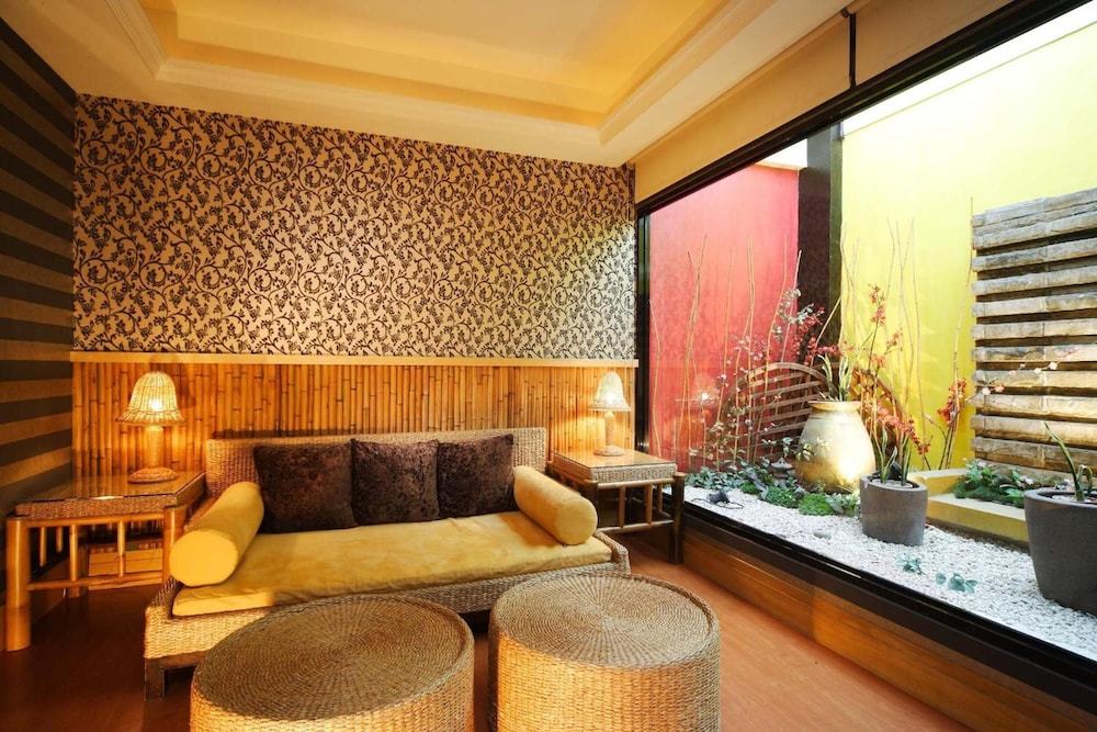 Seasons Boutique Motel 45/54