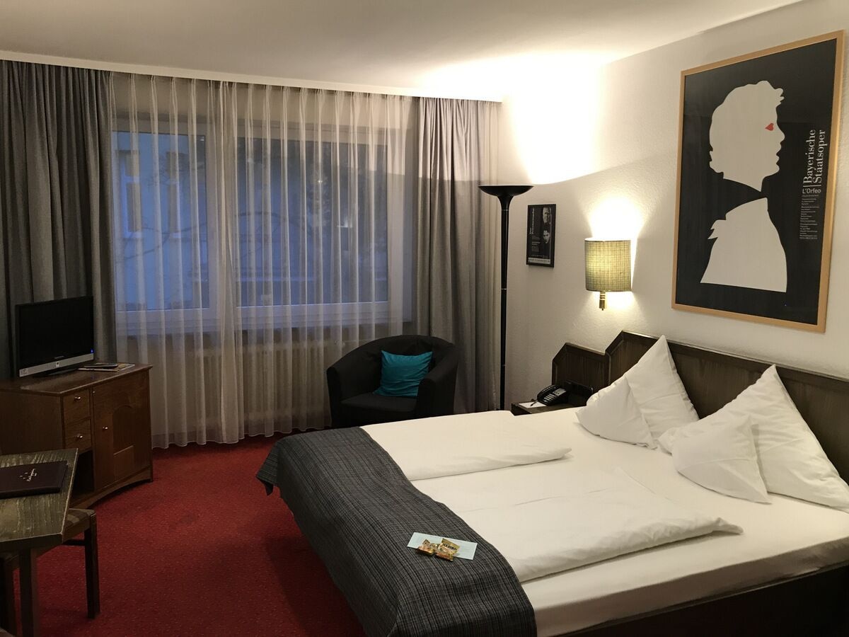 ROOM, TRIPLE, CITY VIEW