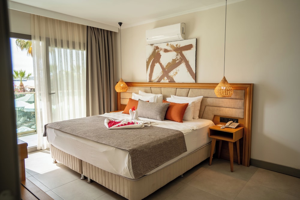 Yalipark Beach Hotel 28/65