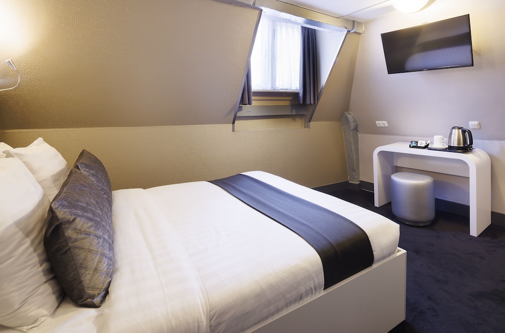 غرفة قياسية بسرير مزدوج، Hotel CC 4/7