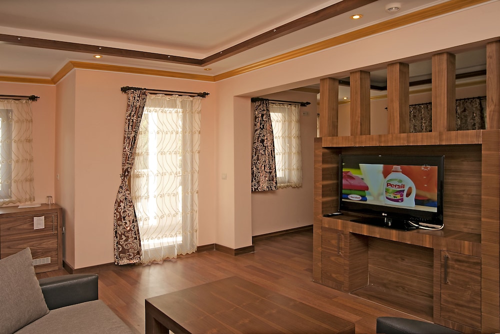 Dinara Hotel 40/66
