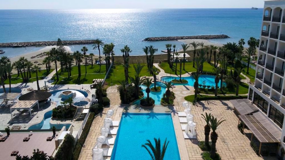 Sandy Beach Hotel & Spa 59/66