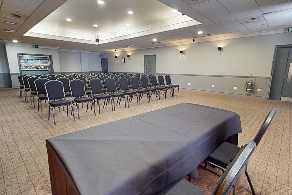 Village Prem Swansea Hotel Leisure Club 35/61