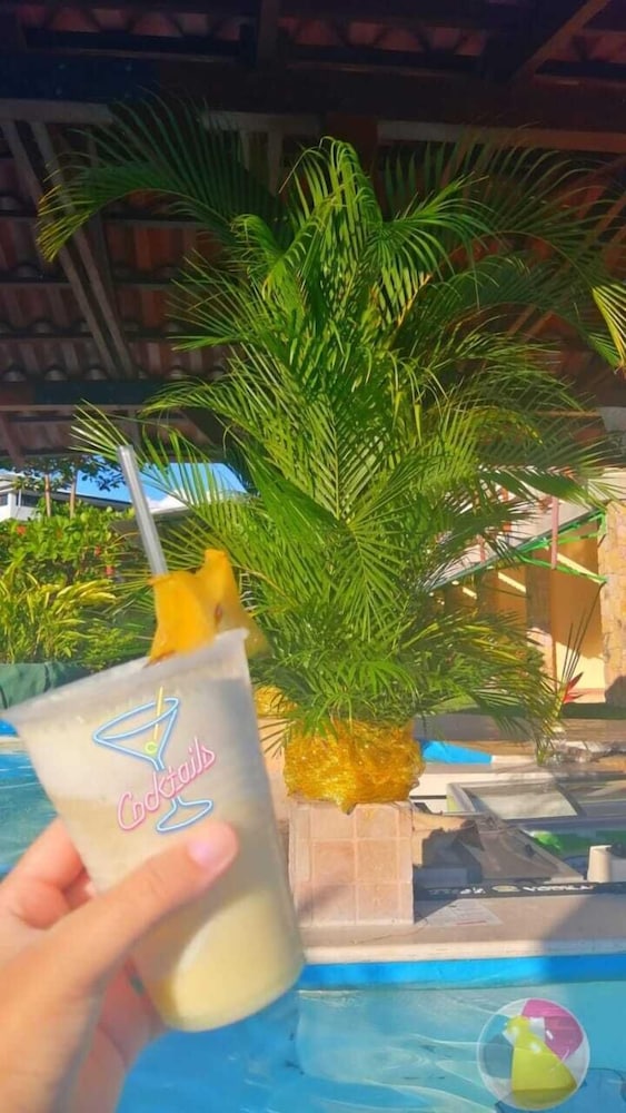 Amapola Resort 50/56