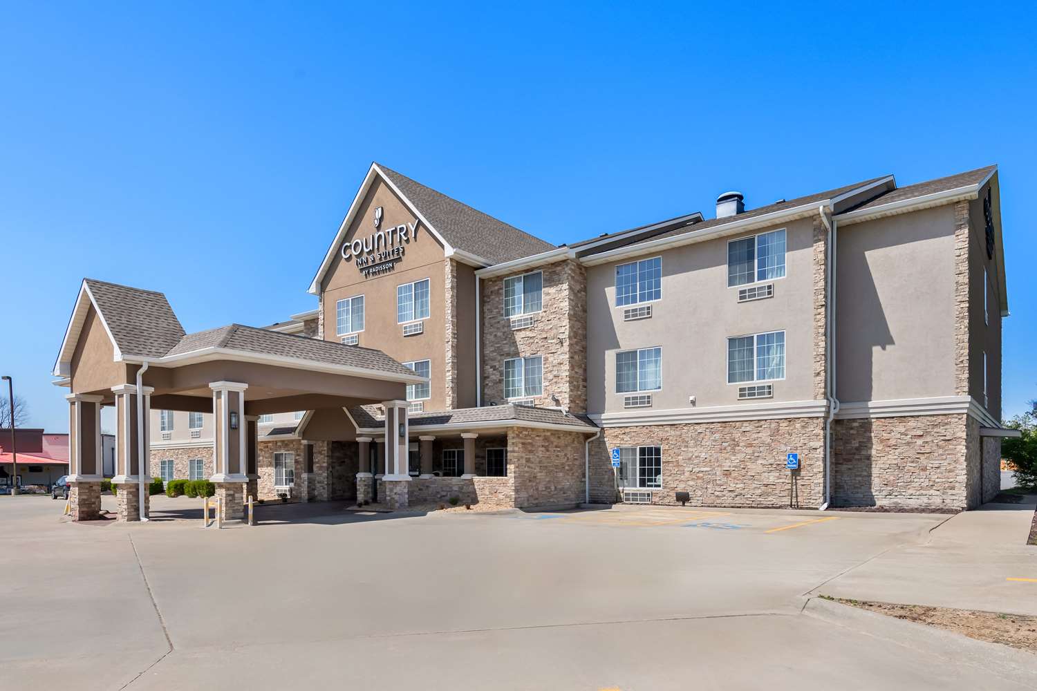 Country Inn & Suites by Radisson, Topeka West, KS 3/42