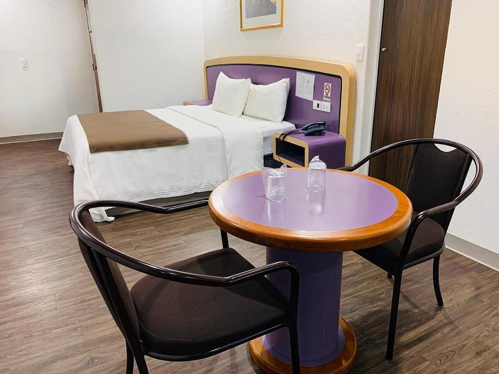 Hotel Menara 51/53