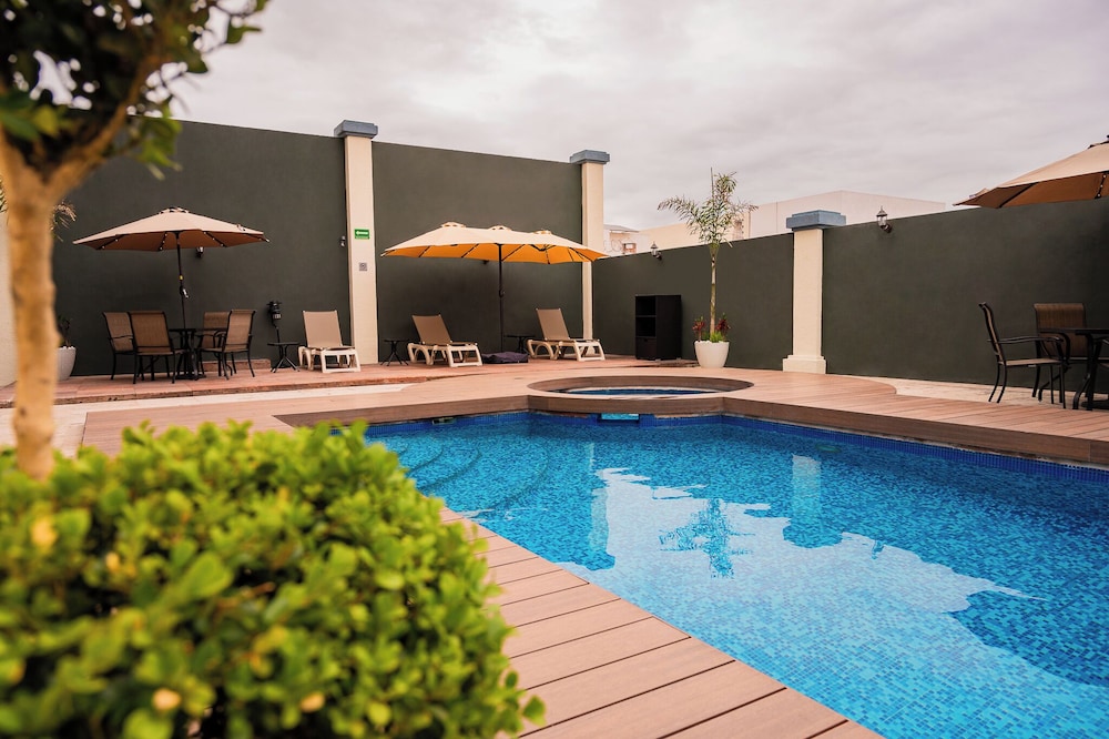 La Quinta by Wyndham Reynosa 55/58