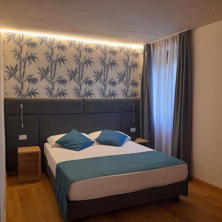 Superior, Double or Twin Bed, Lake View