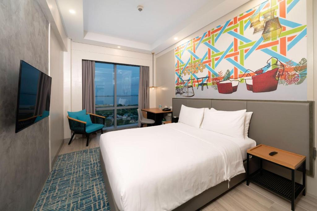 Newtown, Queen Bed