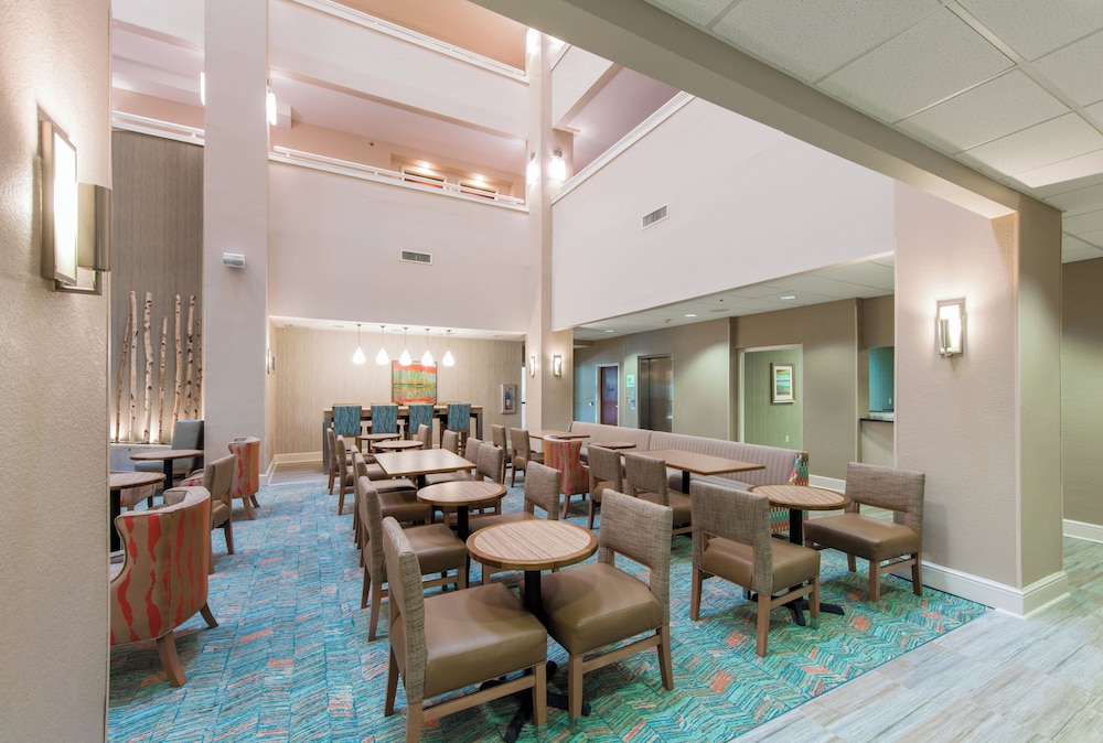 Holiday Inn Hotel And Suites Lake City 34/42