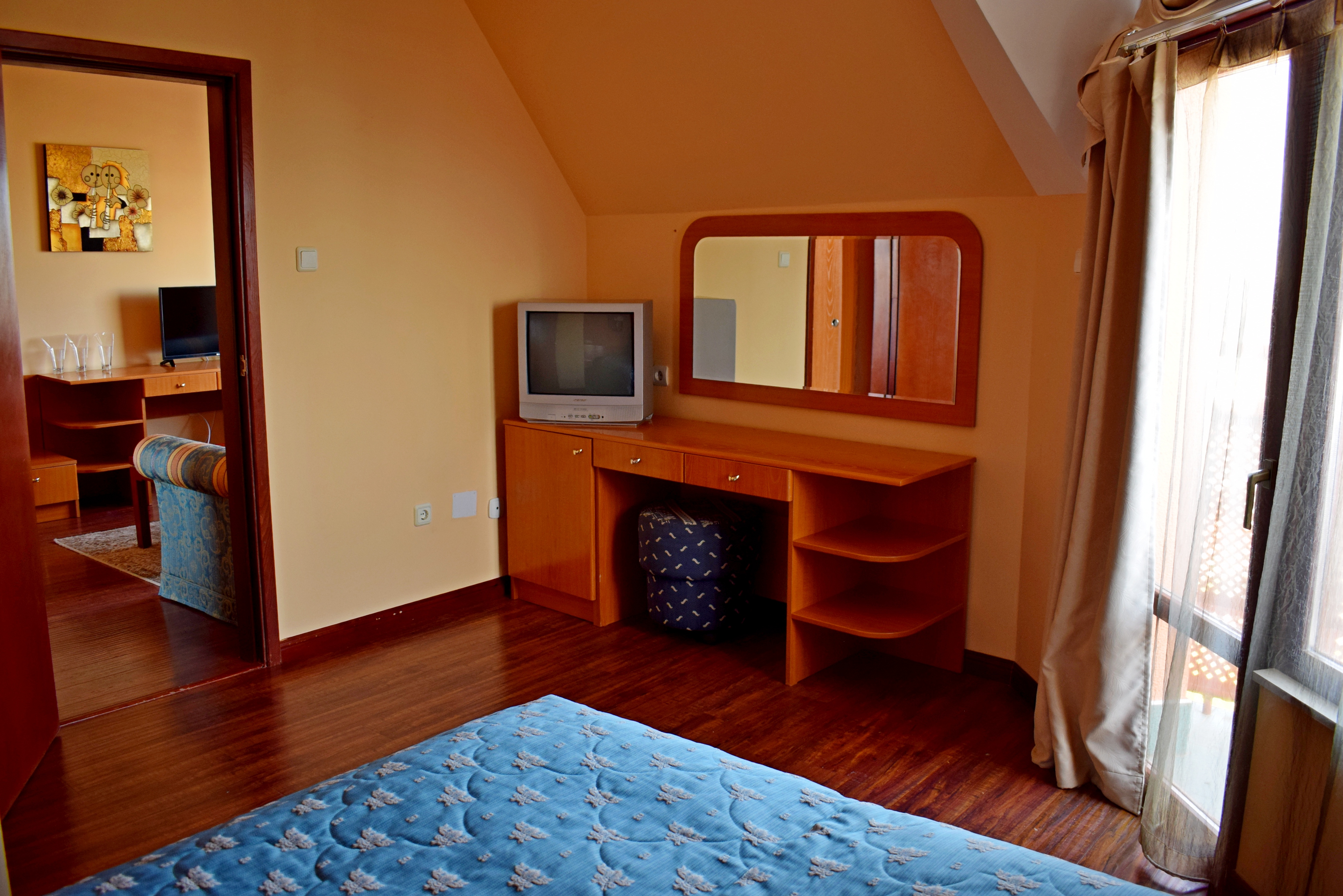 Royal Beach Hotel 12/35