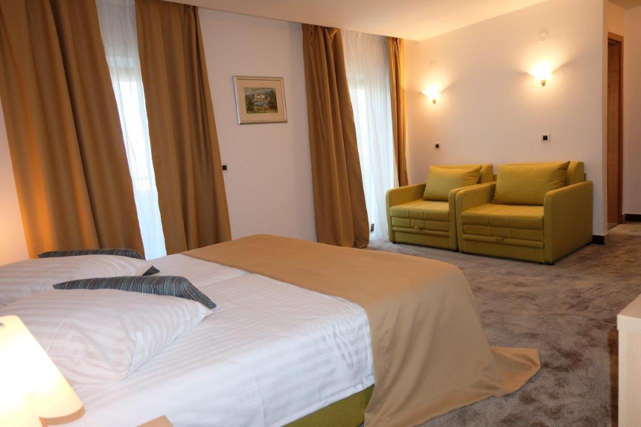 Flores Hotel 15/57