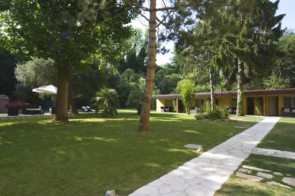 Viktoria Palace 70/76