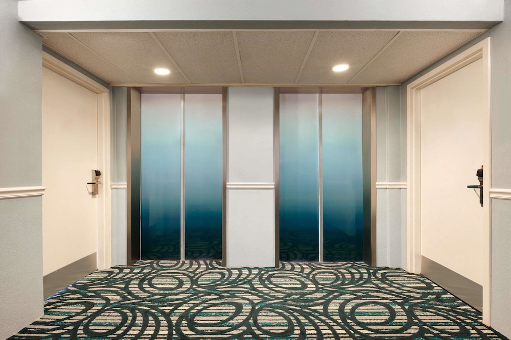 Howard Johnson Plaza Hotel By Wyndham Ocean City Oceanfront 8/31