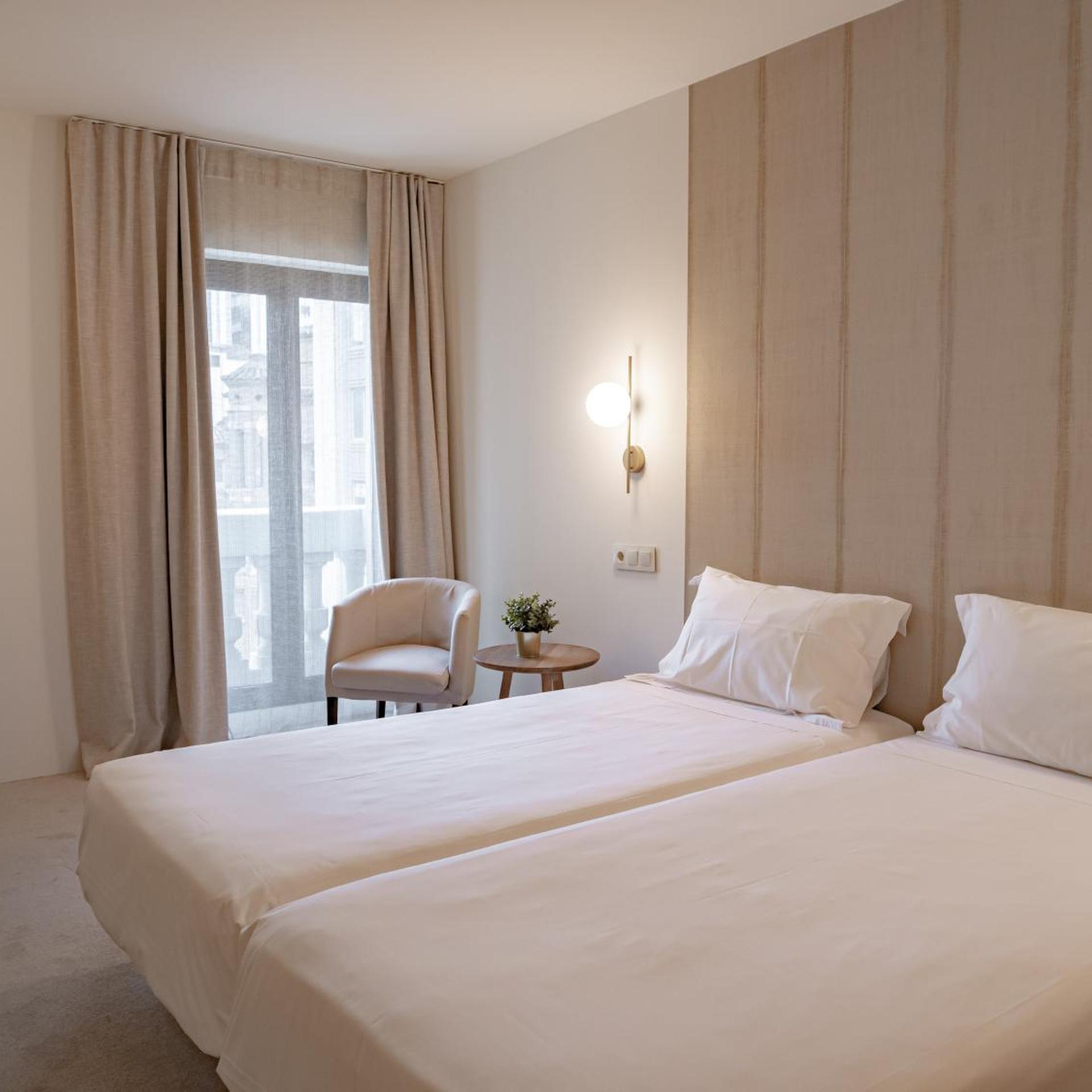 Iconic, Twin Beds