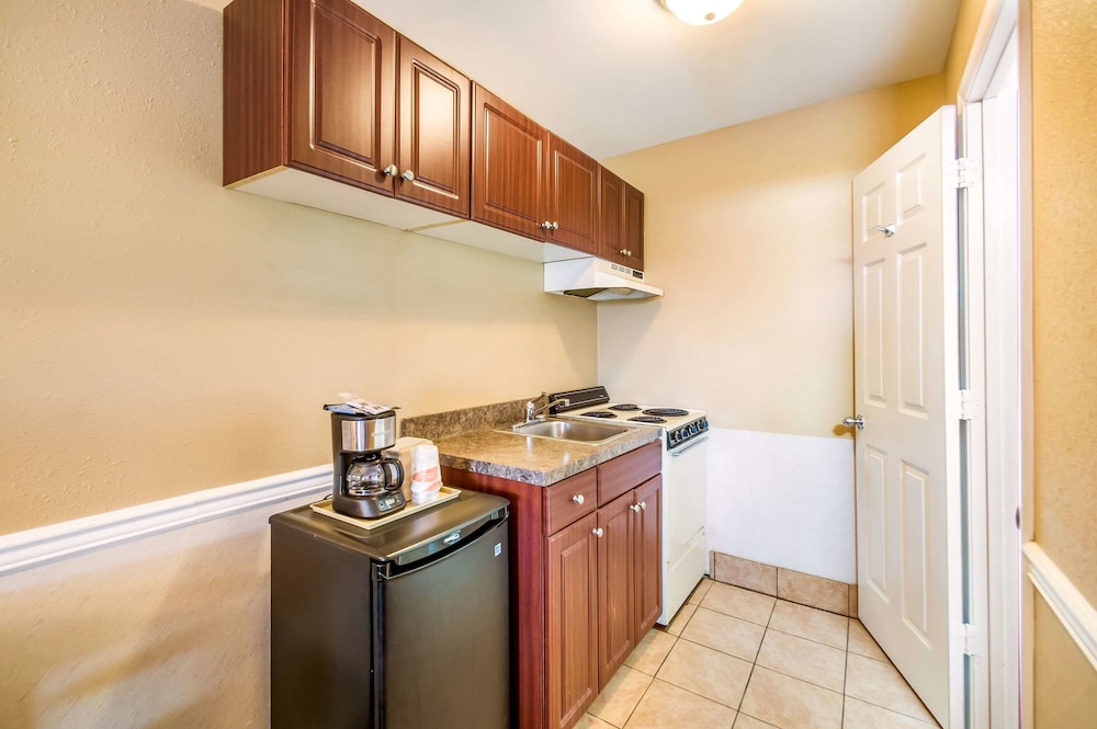 Econo Lodge Princess Anne 28/40