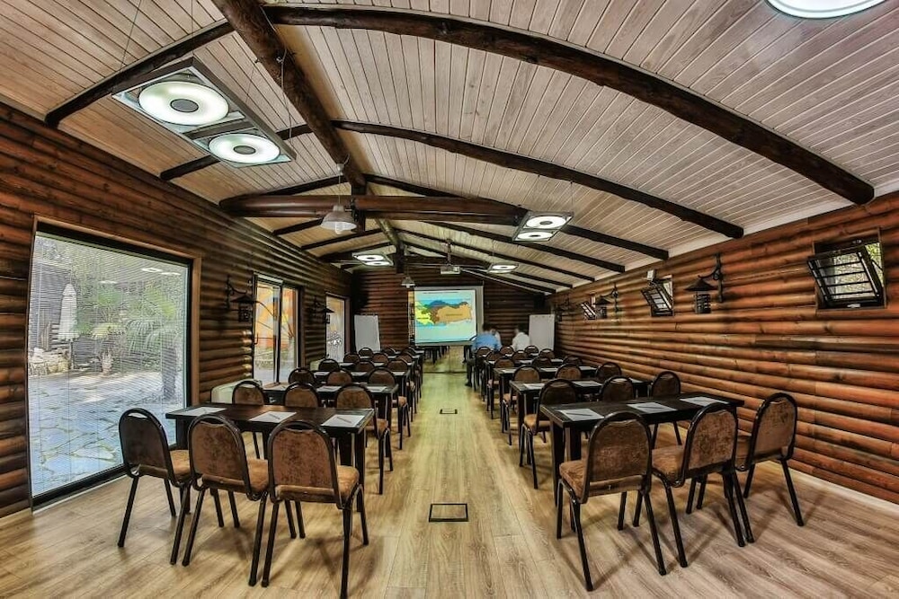 Village Park Resort Spa 25/50