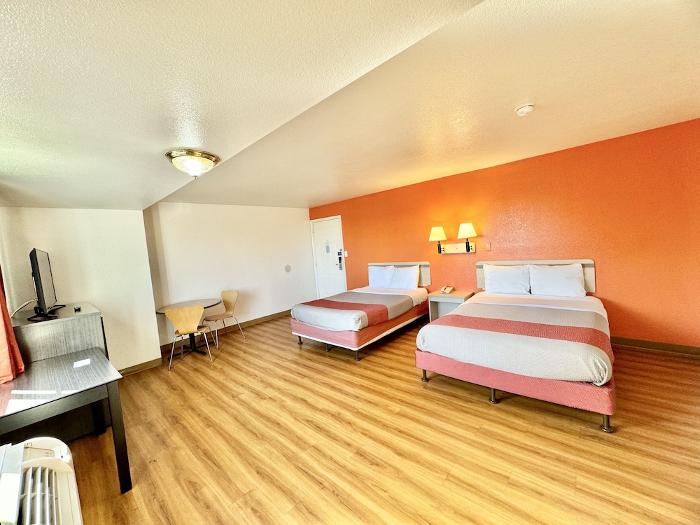 Studio6 Suites Bellflower, CA - Los Angeles 21/40
