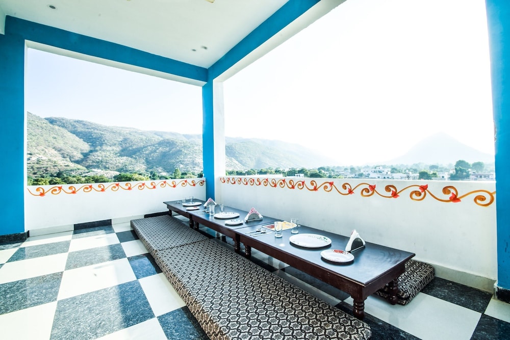 Oyo 10682 Hotel Blue Lotus 15/17