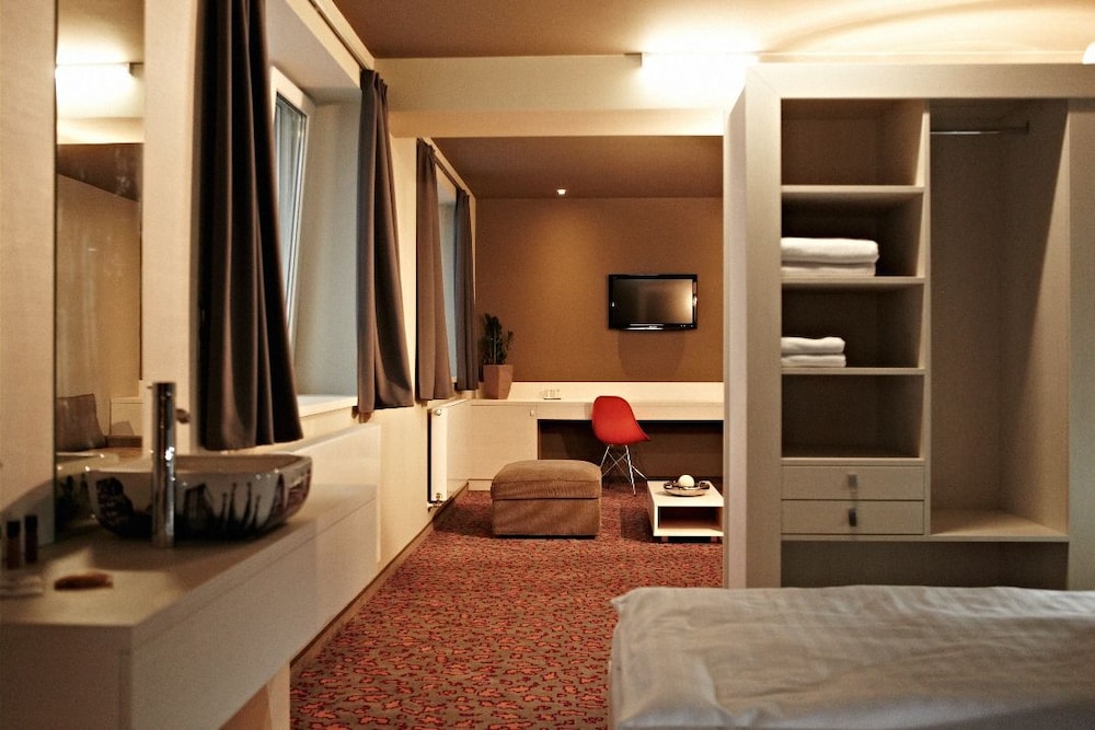 Kongres Hotel Roca 10/76