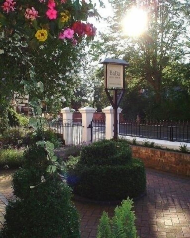 Ba Ba Guest House 24/26